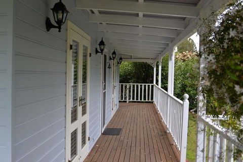 The Doll's House - Charming 2 Bedroom Cottage Just A Short Walk From The Village - Darwin Holiday 2