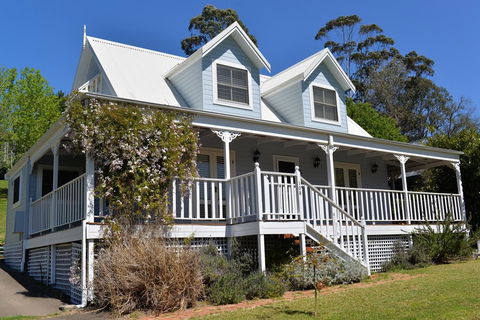 The Doll's House - Charming 2 Bedroom Cottage Just A Short Walk From The Village - Darwin Holiday 0