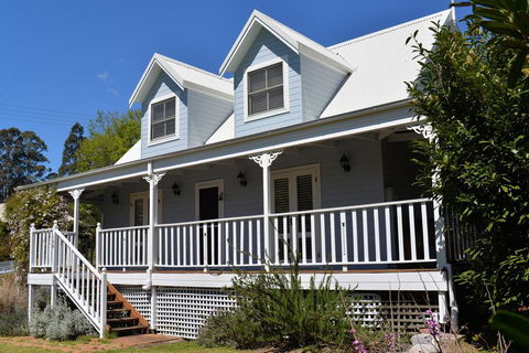 The Doll's House - Charming 2 Bedroom Cottage Just A Short Walk From The Village - Darwin Holiday 1