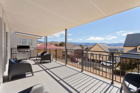 The Elements East - Jindabyne - Darwin Holiday 1