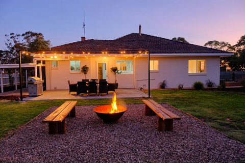 The Farmhouse. - Darwin Holiday 0