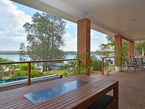 The House On The Lake @ Fishing Point, Lake Macquarie - Honestly Put The Line In And Catch Fish - Darwin Holiday 0
