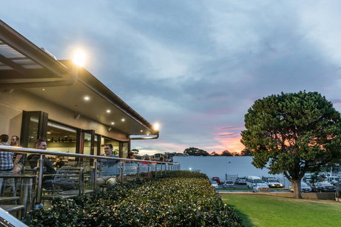 The Huskisson - Darwin Holiday 0
