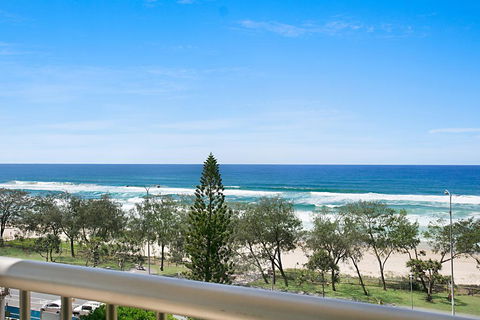 The Imperial Surfers Paradise - Darwin Holiday 1