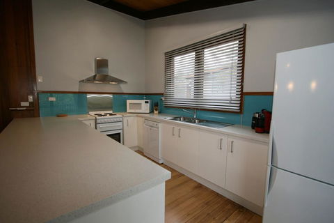 The Lakefront 69 Townsend Street - Darwin Holiday 2