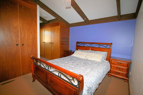 The Lakefront 69 Townsend Street - Darwin Holiday 1