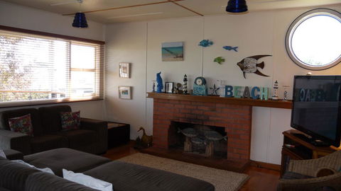 The Love Shack - Bridport - Darwin Holiday 3
