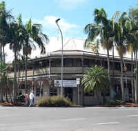The Middle Pub - Darwin Holiday