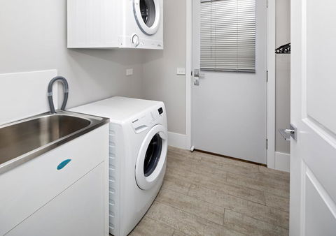 The Mountain House - Darwin Holiday 1