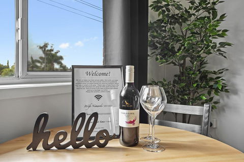 The Neo Stylish Central Apartment With Aircon Courtyard And Netflix - Darwin Holiday 1