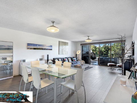 The Nest At Fingal Bay - Darwin Holiday 1