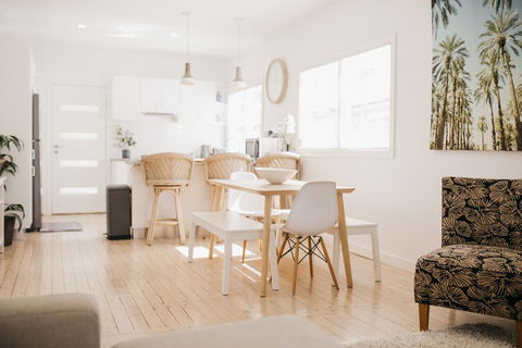 The Palms - Stylish, Modern And Cute As A Button - Darwin Holiday 0