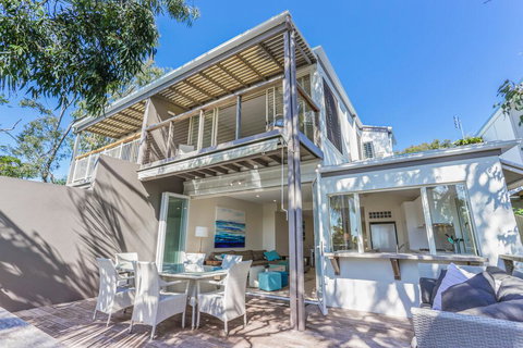 The Peachy Life, Sunshine Beach - Darwin Holiday 0