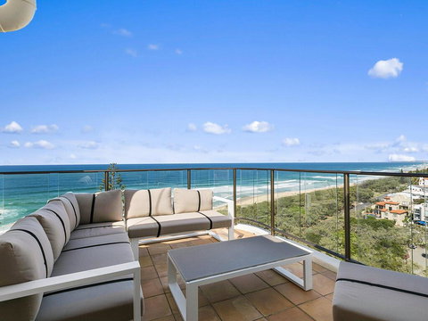 The Penthouse @ Point Cartwright - INSTANT HOTEL WINNER 2019 - Darwin Holiday 3