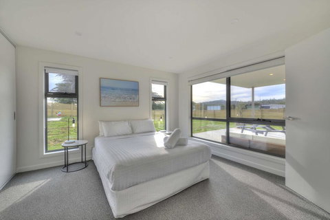 The Pines 1 - Darwin Holiday 1