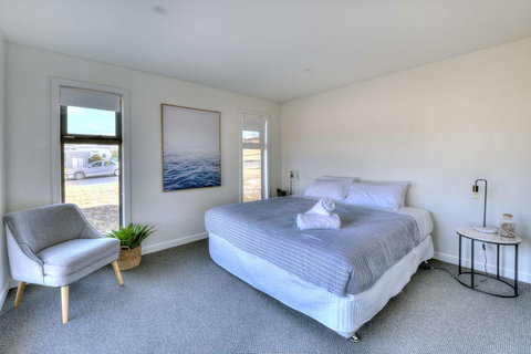 The Pines 2 - Darwin Holiday 2