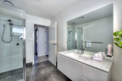 The Pines 2 - Darwin Holiday 3