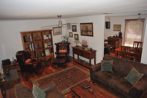 The Pommy Tree - Darwin Holiday 0