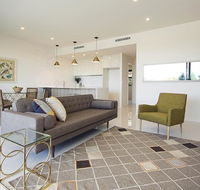 The Princess Bride - Executive 3BR Bulimba Apartment with Balcony in Central Location - Darwin Holiday