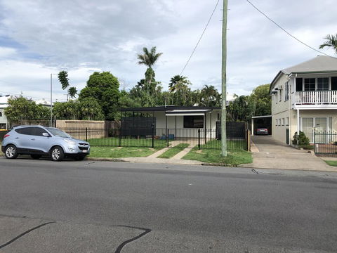 The Red Sparrow 2 - Darwin Holiday 3