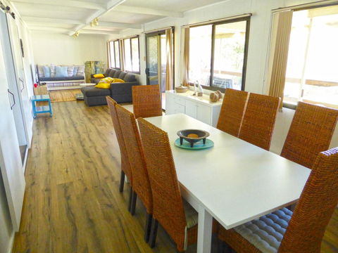 The Relax Shack @ Culburra Beach Sleeps 7 - Darwin Holiday 2