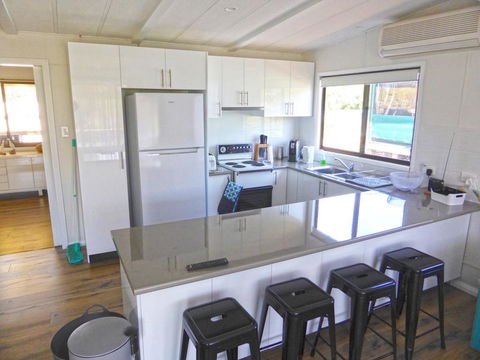 The Relax Shack @ Culburra Beach Sleeps 7 - Darwin Holiday 1