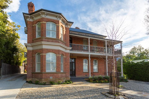 The Rivulet - Darwin Holiday 0