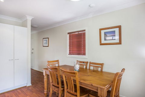 The Sands - 4/46 Jones Avenue Mollymook - Darwin Holiday 2