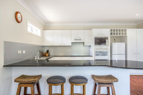 The Sands - 4/46 Jones Avenue Mollymook - Darwin Holiday 1