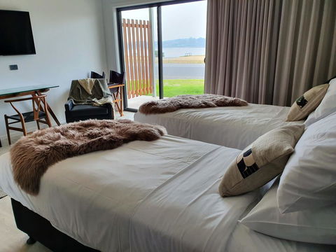 The Seabird - Darwin Holiday 1