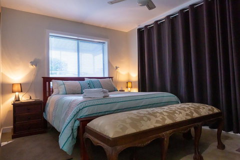 The Shouse - Darwin Holiday 2