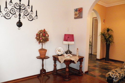 The Spanish Retreat And BnB - 24 Hrs - Darwin Holiday 2