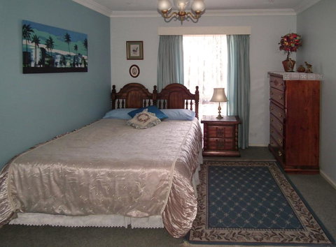 The Spanish Retreat And BnB - 24 Hrs - Darwin Holiday 1