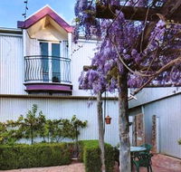 The Stable On Olive - Darwin Holiday