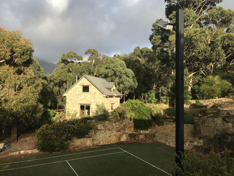The Stone Cottage (with Tennis Court) - Darwin Holiday 2