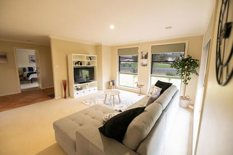 The Tinnock Entertainer Large & Comfy + Wifi - Darwin Holiday 1