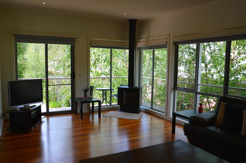 The Track - Beautiful Townhouse In Bright - Darwin Holiday 2