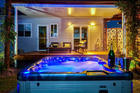 The Vale - Darwin Holiday 1