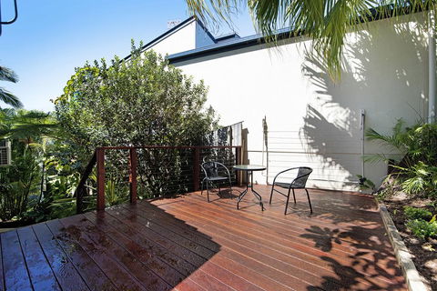 THE VIEW, TUGUN - 4 Bedrooms - Sea Views - Private Heated Pool - Darwin Holiday 1