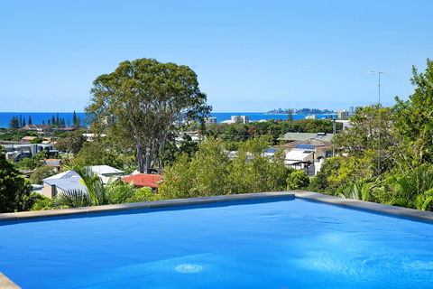 THE VIEW, TUGUN - 4 Bedrooms - Sea Views - Private Heated Pool - Darwin Holiday 0