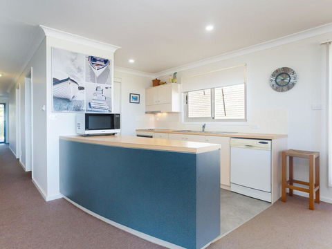 The Whale Watcher', 1/6 Birubi Lane - Waterfront Unit With Stunning Views, Level Access - Darwin Holiday 3