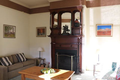 The White House - Darwin Holiday 3