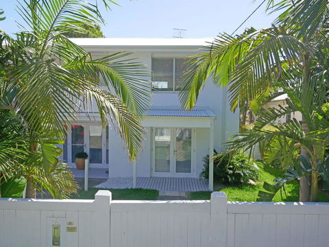 The White House', 25 Tomaree Road - Fantastic House With Pool, Linen FOXTEL & WII-U - Darwin Holiday 3