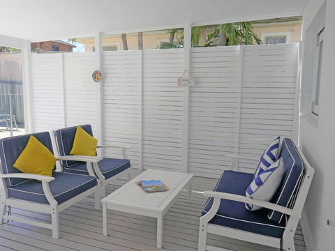 The White House', 25 Tomaree Road - Fantastic House With Pool, Linen FOXTEL & WII-U - Darwin Holiday 2