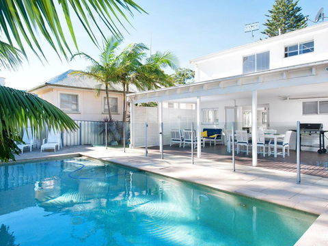 The White House', 25 Tomaree Road - Fantastic House With Pool, Linen FOXTEL & WII-U - Darwin Holiday 0