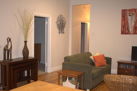 The Yellow Daisy - Darwin Holiday 3