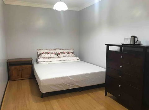 Thomastown Antique House En-suite Room - Darwin Holiday 0