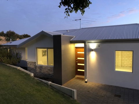 Three Bedroom, Two Bathroom Family Home - Darwin Holiday 0