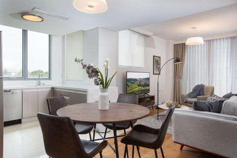 Tidy Apartment With Balcony And Parking Near Trains - Darwin Holiday 3