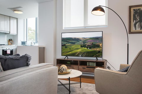 Tidy Apartment With Balcony And Parking Near Trains - Darwin Holiday 2